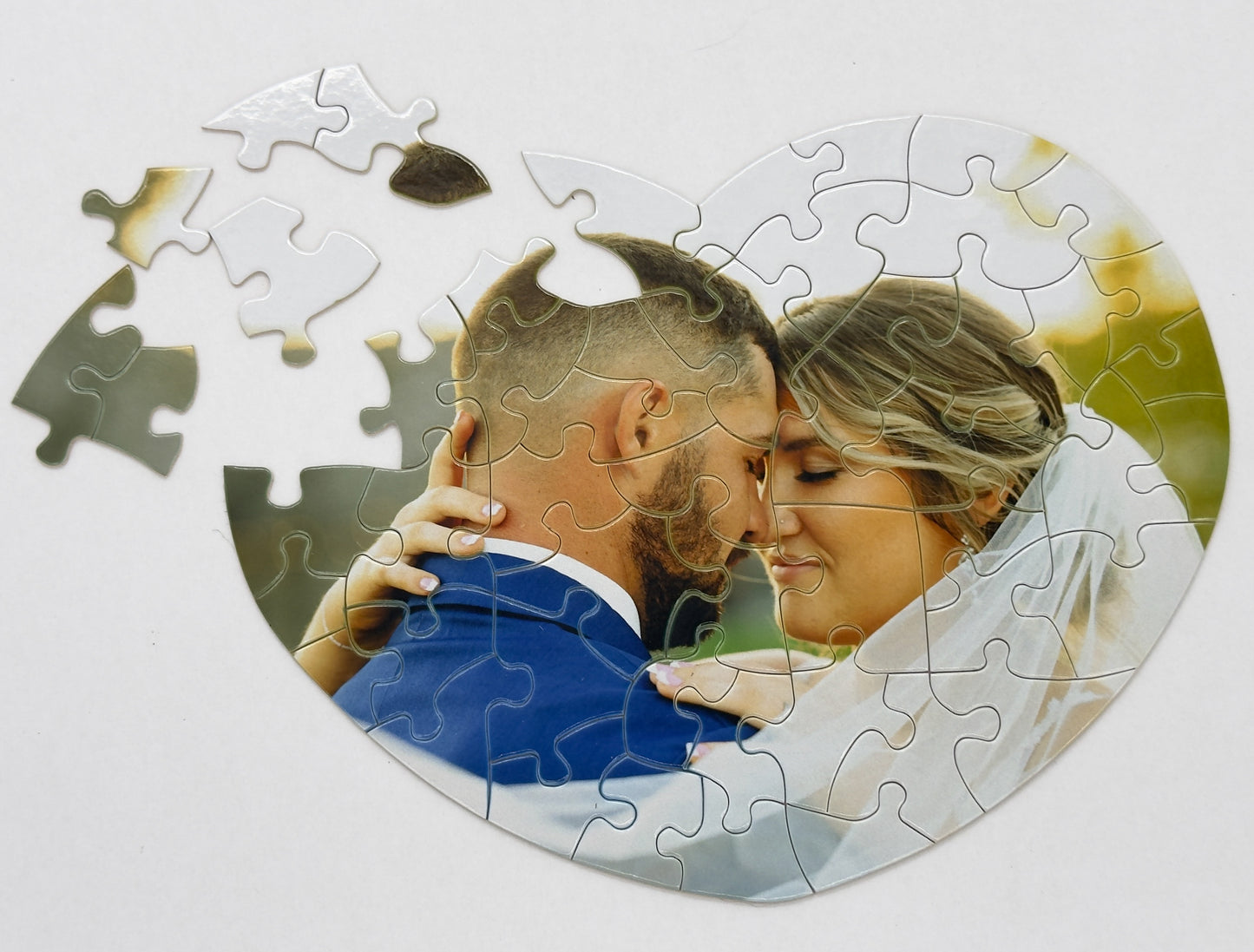 52 Piece Heart Shaped Puzzle with Metal Heart Tin
